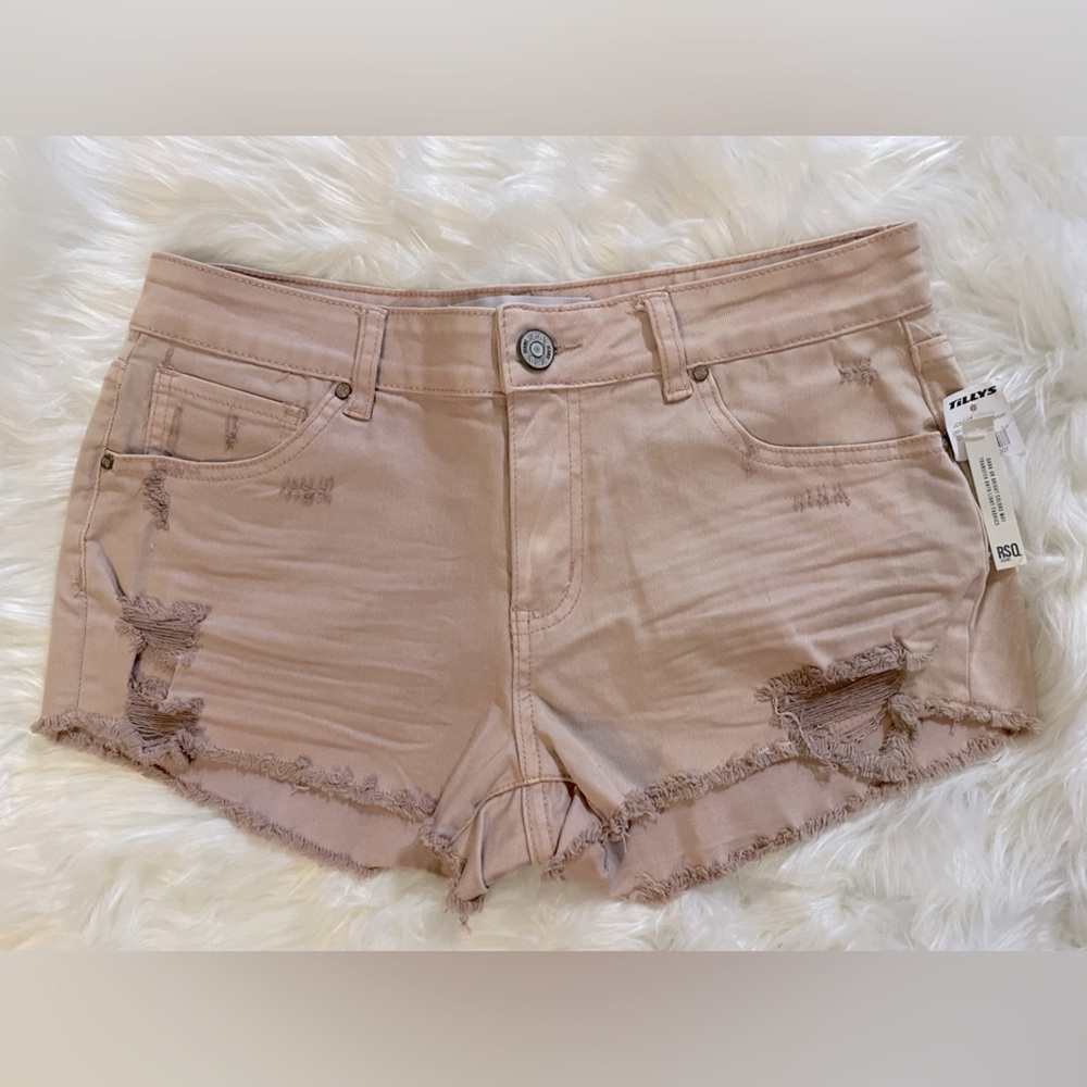 NWT. RSQ Cabo Cut Off women’s distressed shorts. Size 11. Dusty Pink.